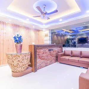 3* Отель Festival Close To Delhi Aiport